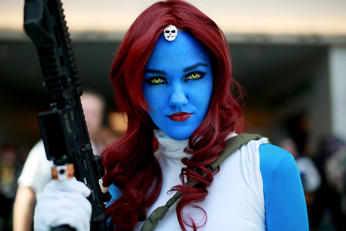 Allie Shaughnessy, habillée en Mystique, le personnage de Marvel Comics, participe au Comic-Con 2014 à San Diego, en Californie.